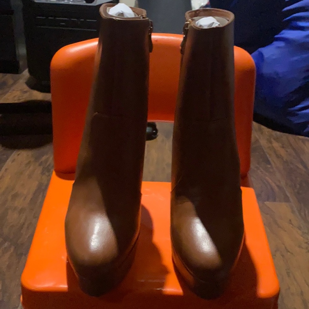 Brand new. Never worn.